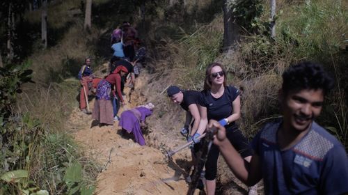 Wolontariusze Geberit pomogli zbudować dwa zbiorniki na wodę w Zachodnim Nepalu